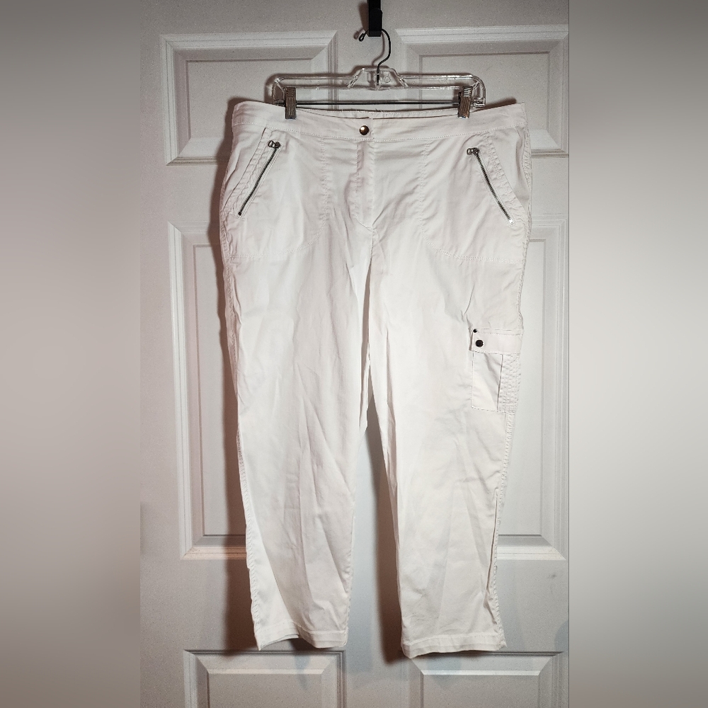 Zenergy Chico's Lightweight White Crop Pants XL Chicos 3 Snap Closure